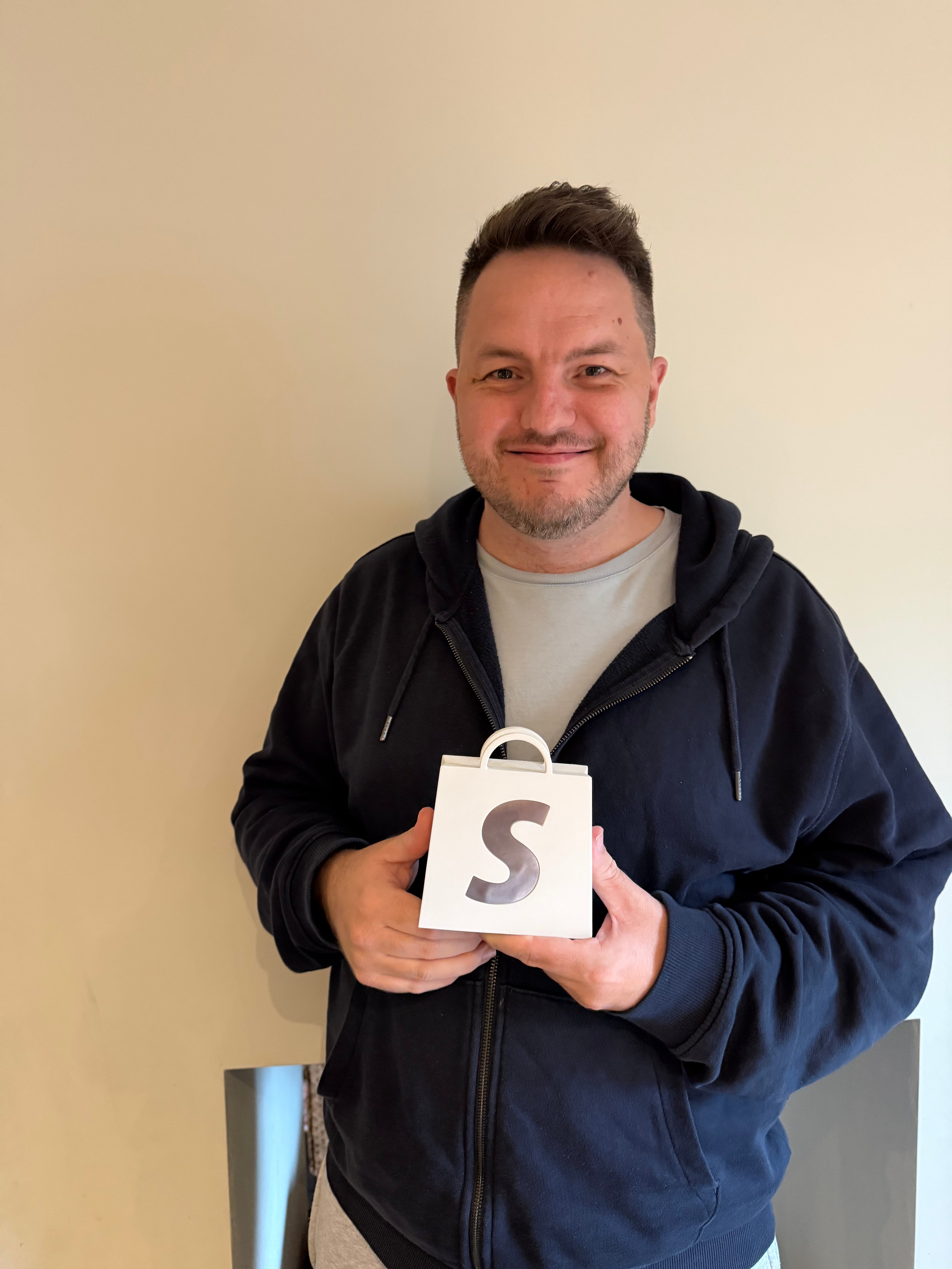 Dean Keating with Shopify Award