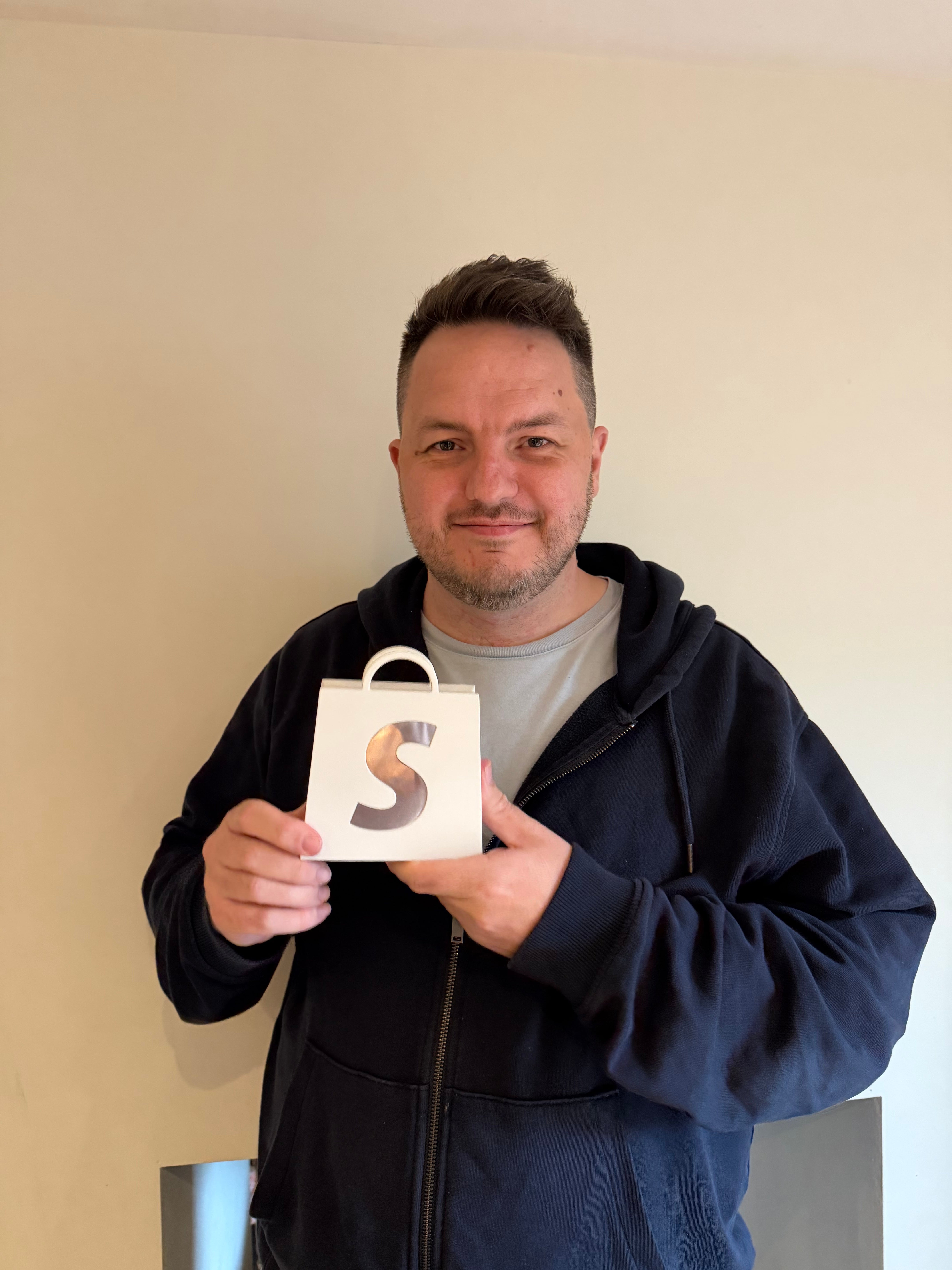 Dean Keating with Shopify Award