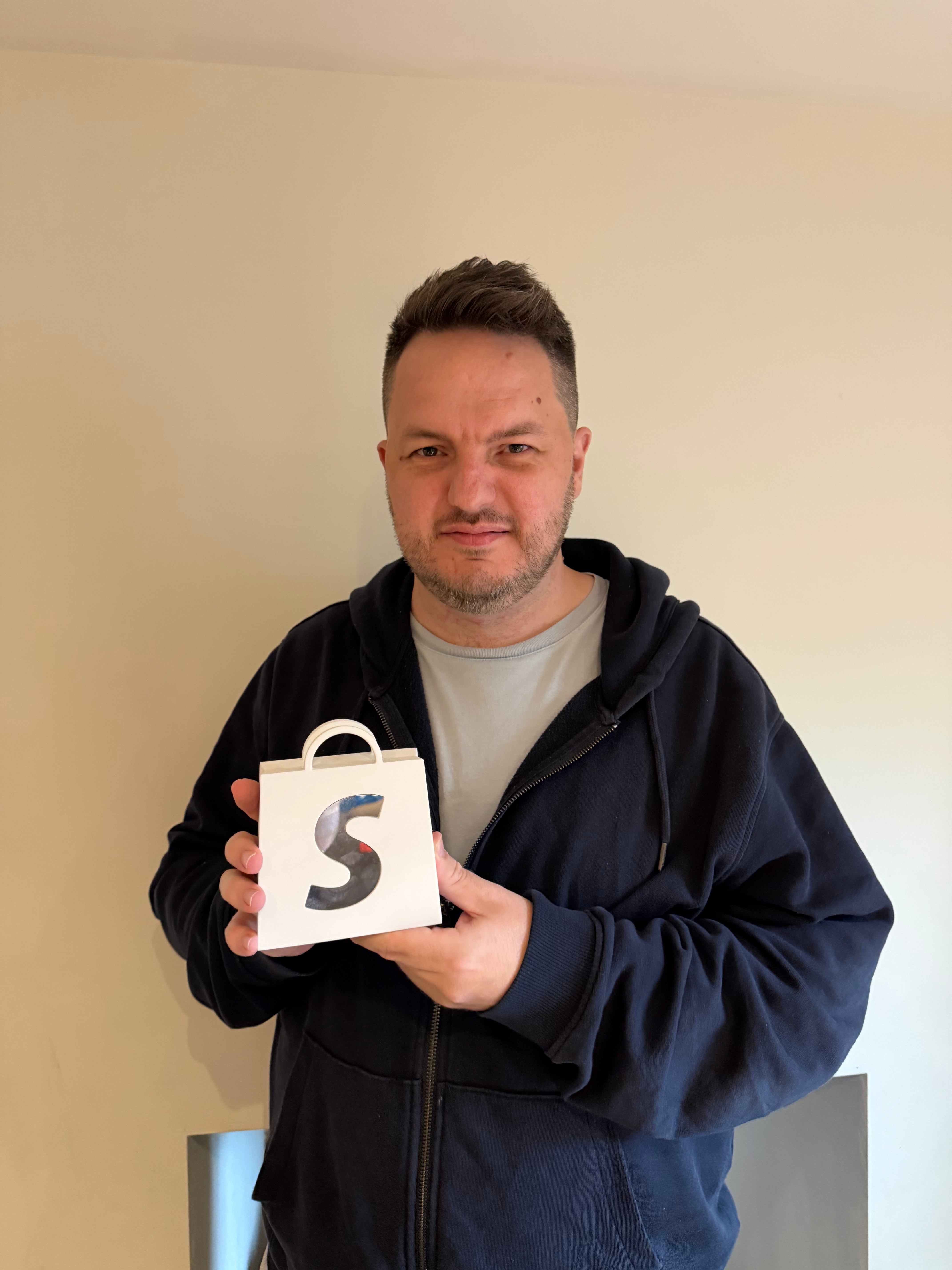 Dean Keating with Shopify Award