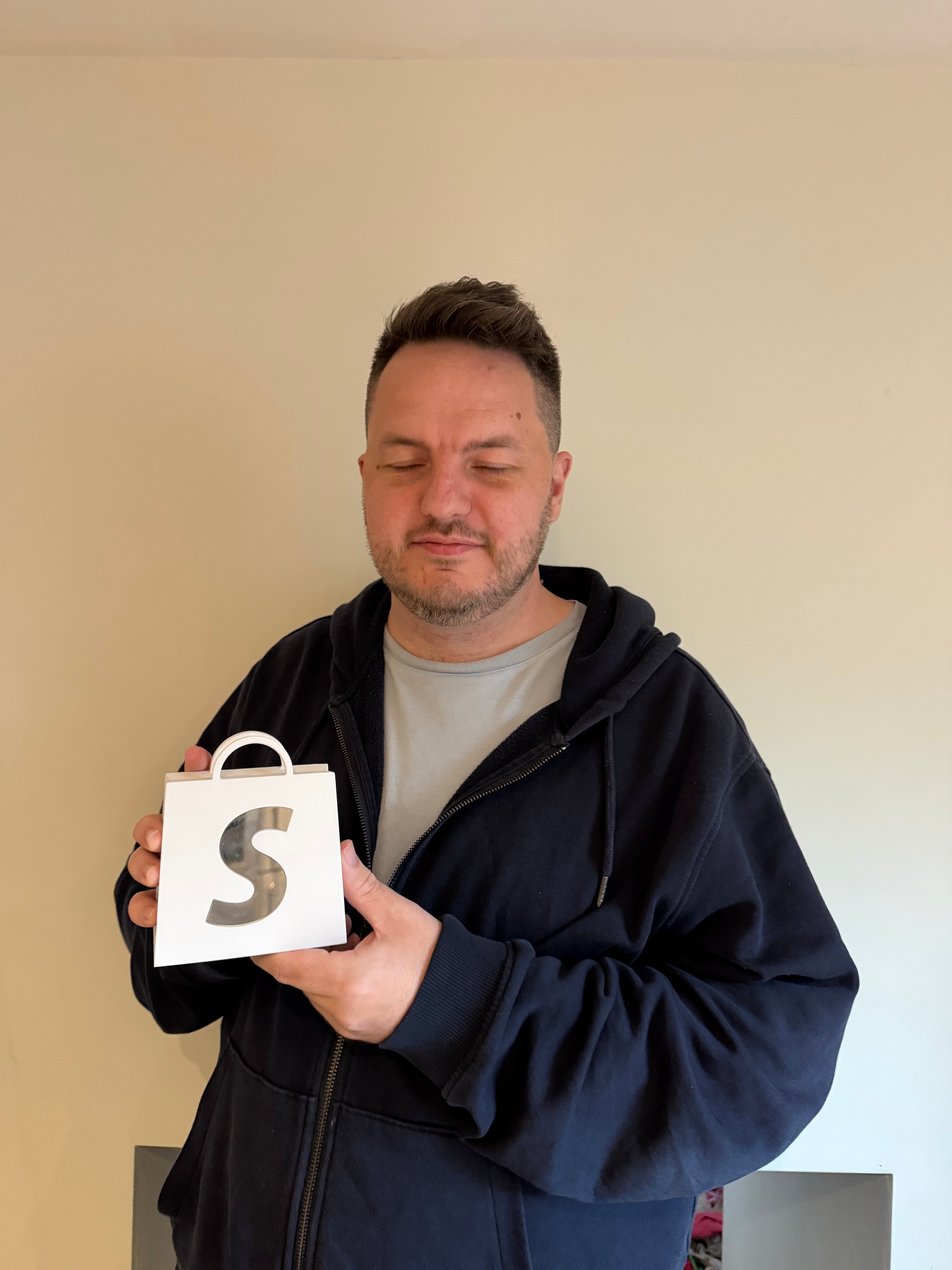 Dean Keating with Shopify Award